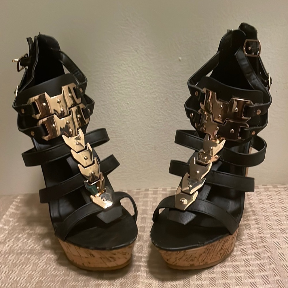 Black and Gold Nature Breeze wedge Sandals